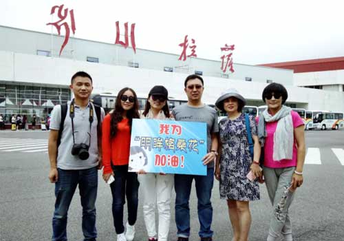 【明眸格?；ā拷衿鹚凸饷鬟M西藏 點亮索縣孩子眼里的光