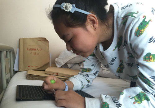 苦等角膜十年，女孩終于又重新看清了媽媽的臉龐