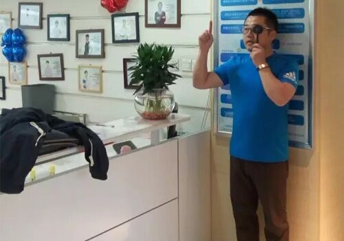 知名電臺主播航志，約你來做近視手術(shù)啦!