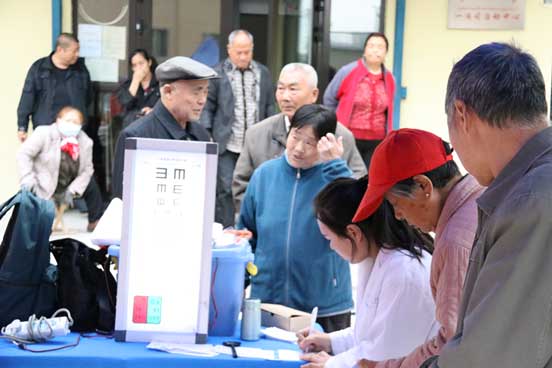 情暖重陽節(jié)，讓愛看得見,普瑞眼科醫(yī)生走進社區(qū)眼健康義診