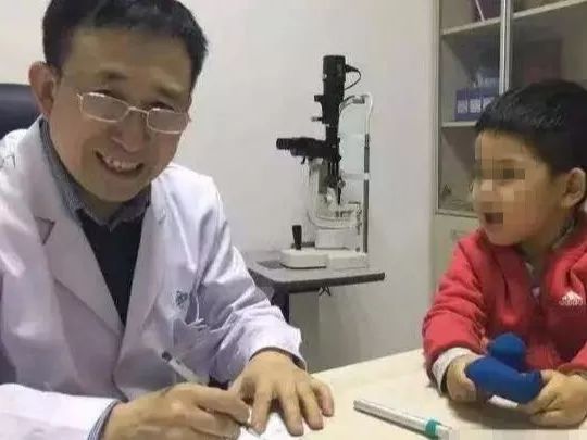 楊東生教授：承載使命二十年磨一劍，開啟眼球震顫元年